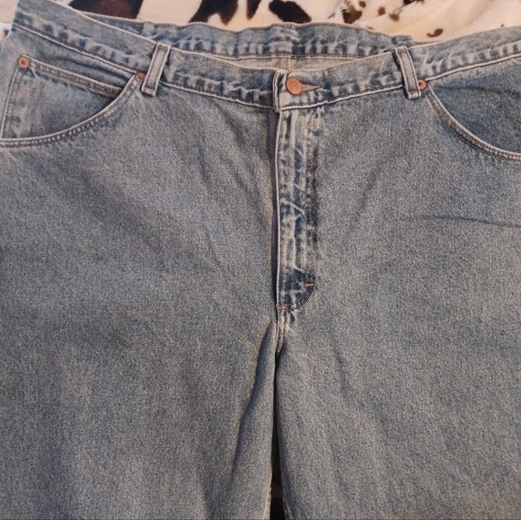 BRITTANNIA NWT RELAXED MENS JEANS, 42X32. IN GREAT SHAPE. - Picture 6 of 8